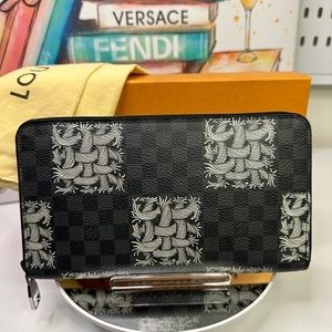 Louis Vuitton limited edition zippy organizer